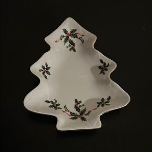 Christmas Tree Shaped Dish with Holly Design Lefton 1984 vintage 03416